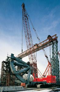 超重机与起重设备 定义、区别与工业应用